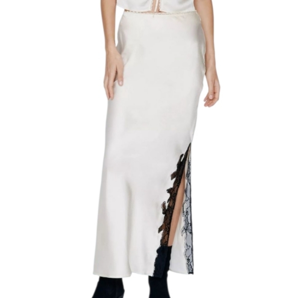 Nasty Gal Cream Satin maxi Skirt w Black Lace applique trim y2k sz 2 - Picture 4 of 6